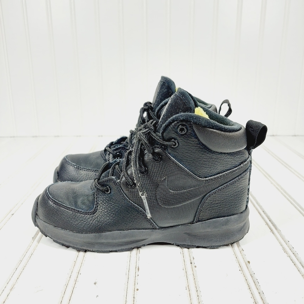 Nike Kids Manoa Black Leather Lace Up Embossed Logo Strong Hiking Boots B529